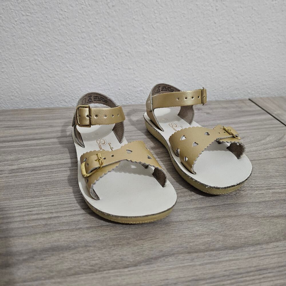 Salt water Sandals by Hoy Sun San Sweetheart Gold Kids 10 Summer Buckle